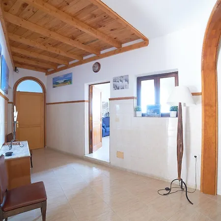 Derecha Del Roque Surfhouse 3* Moya (Gran Canaria)